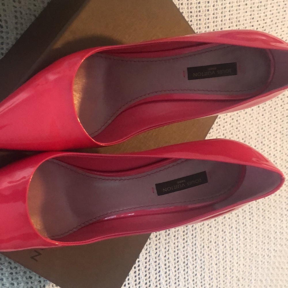 Bubblegum LV heels - Picture 3 of 4